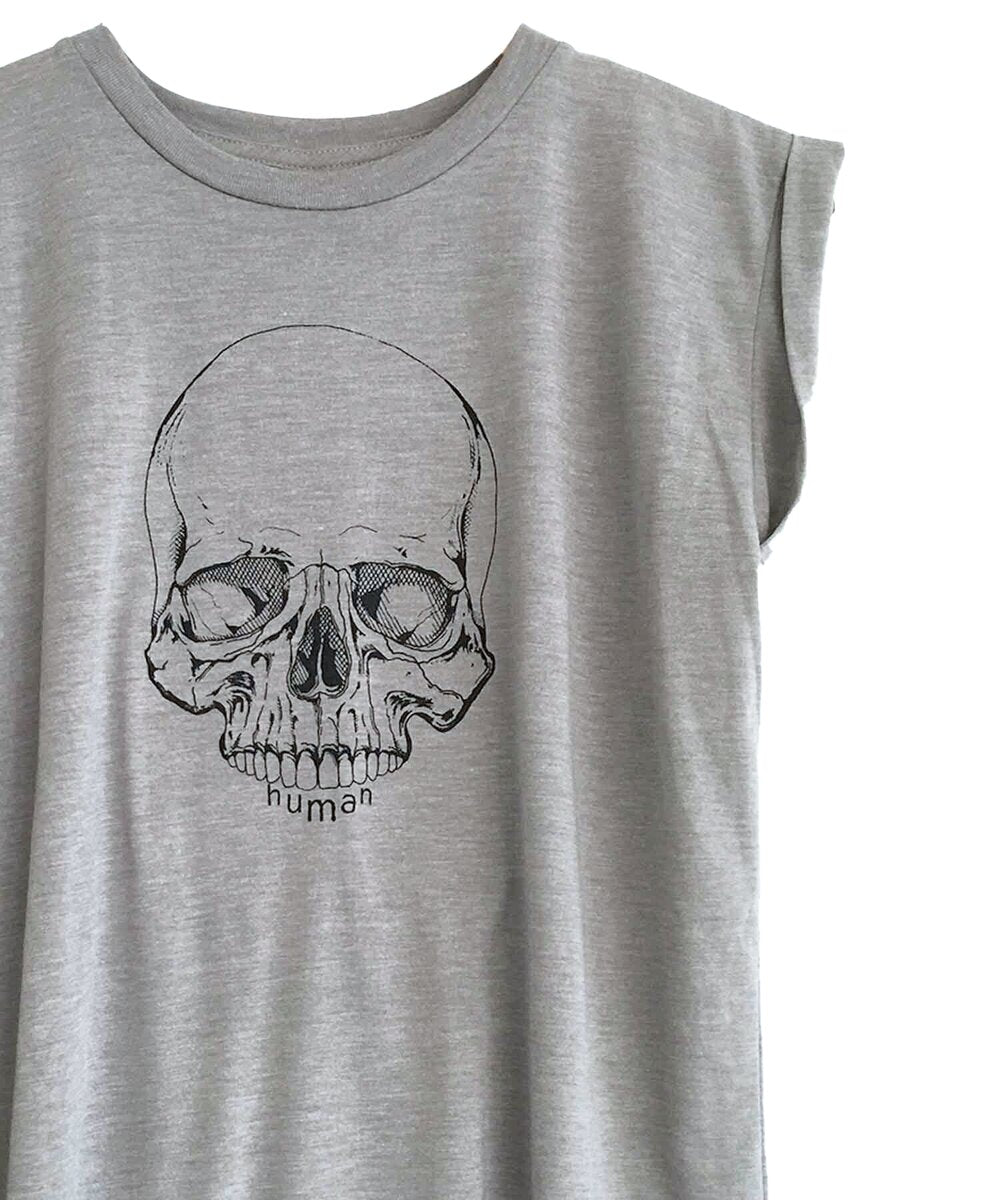 Androgynous Fox stone colored muscle tee with skull printed in black.